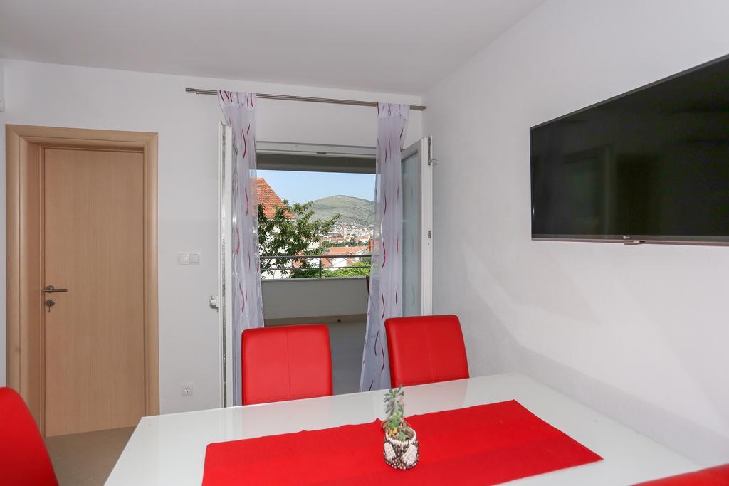 Apartments Ivan Трогир Екстериор снимка