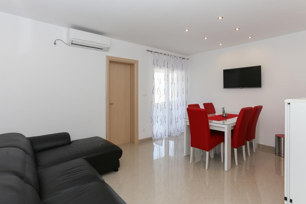 Apartments Ivan Трогир Екстериор снимка