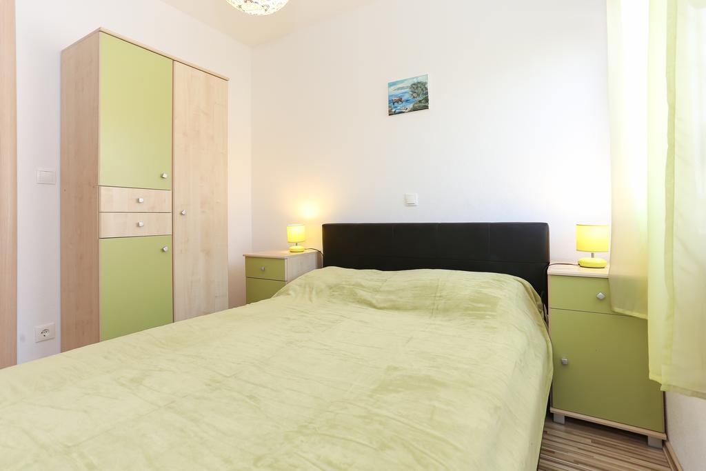 Apartments Ivan Трогир Екстериор снимка