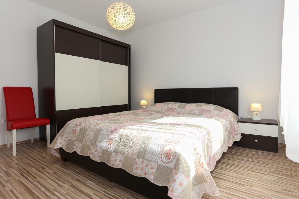 Apartments Ivan Трогир Екстериор снимка