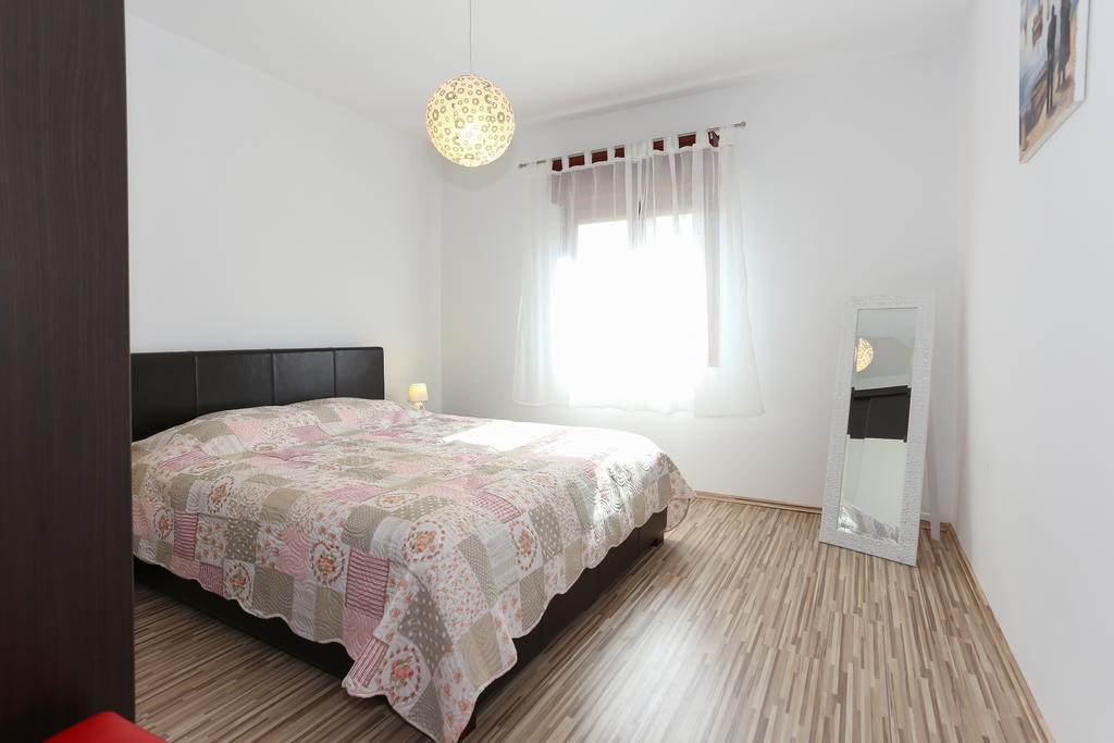 Apartments Ivan Трогир Екстериор снимка