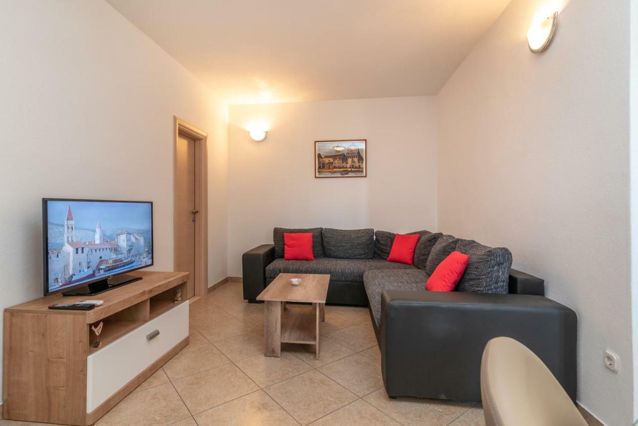 Apartments Ivan Трогир Екстериор снимка