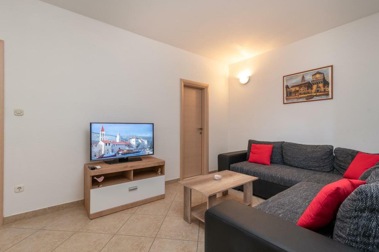 Apartments Ivan Трогир Екстериор снимка