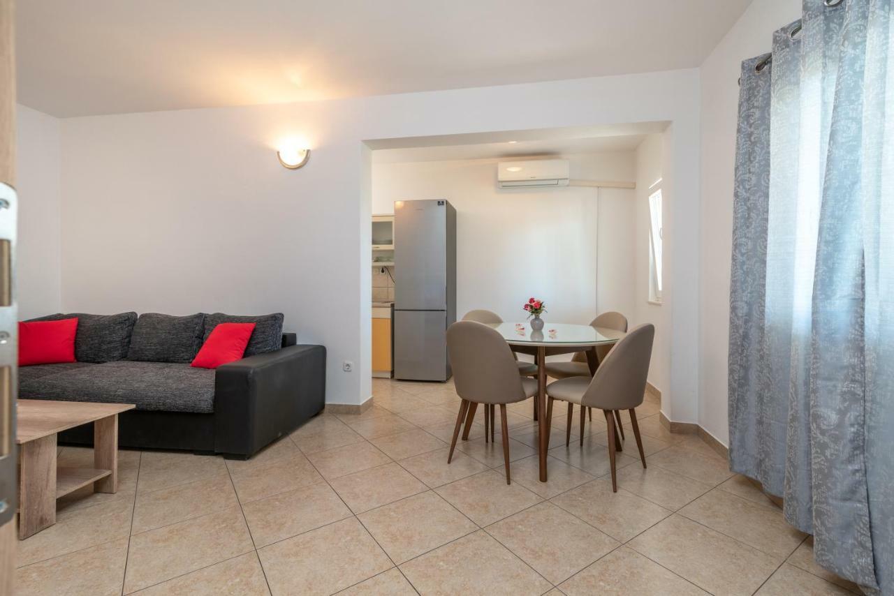 Apartments Ivan Трогир Екстериор снимка